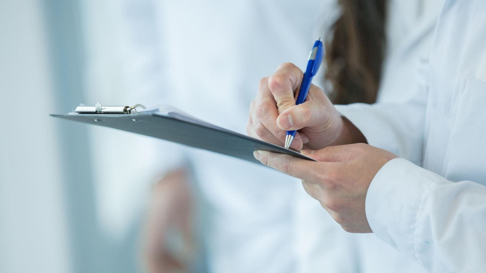 Drs with clipboard - CSL site